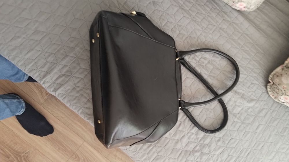 Vând geanta din piele