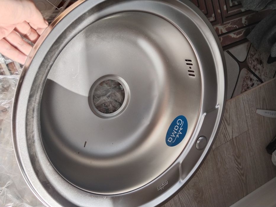 Продам кухонные мойки  новую