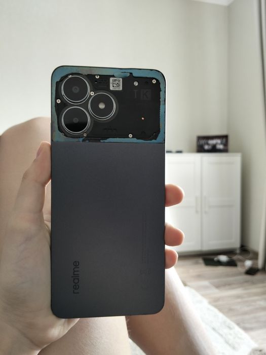 Продам старый телефон без задней крышки