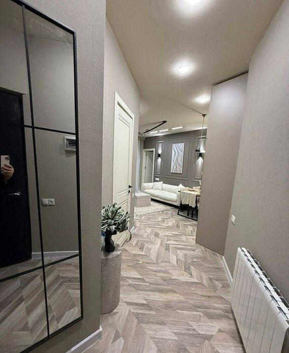 Сдаю просторная 2х ком кв-ру самом центре города Ойбек Госпитальный Р4