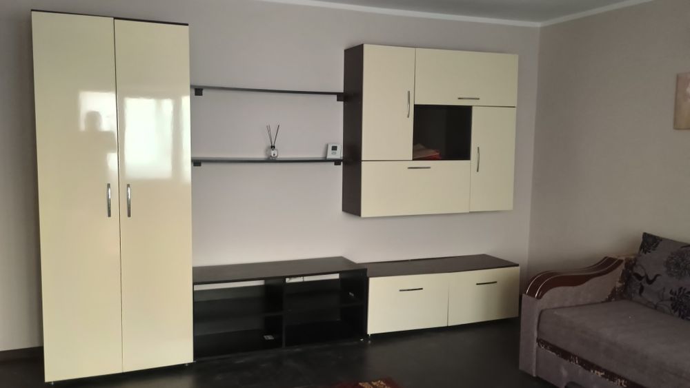 Închiriez apartament G.Enescu-Mobila