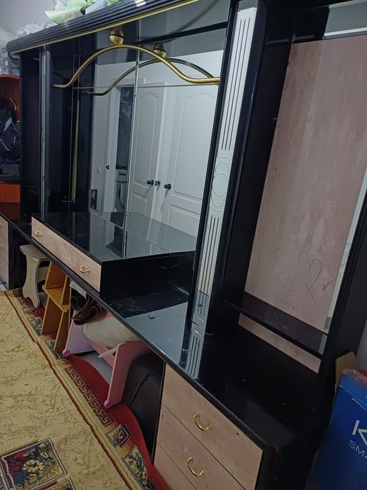 Продам стенку гостиной