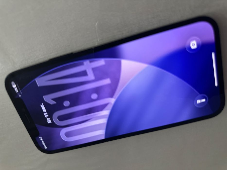 Продам Iphone 12