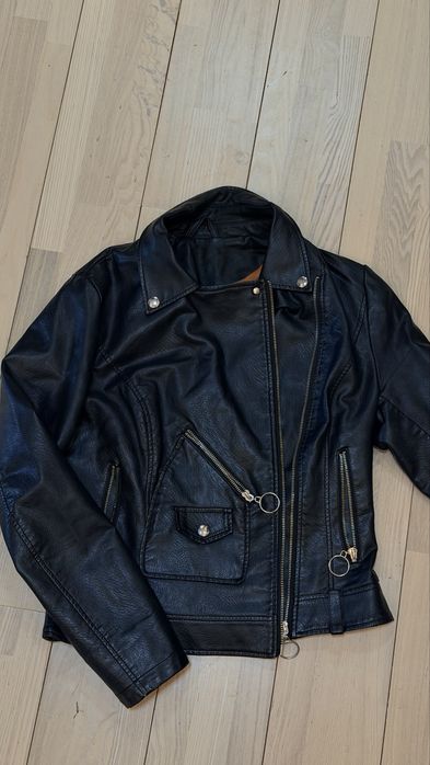 Продам женские куртки