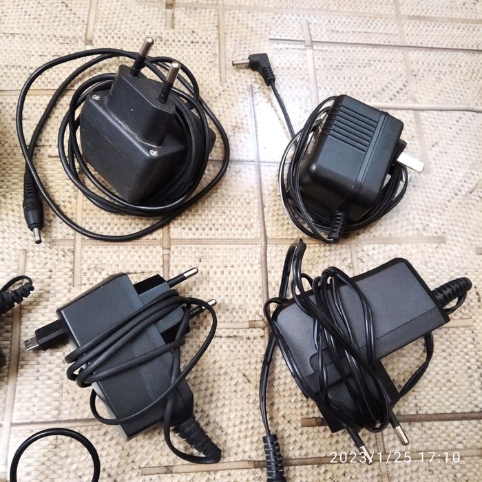 Продам зарядные устройства разные