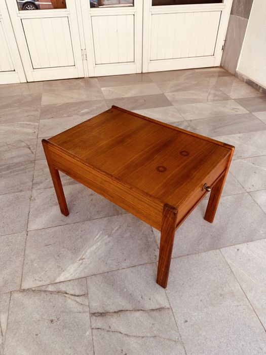 Винтидж масичка / нощно шкафче – teak, mid-century (60-те години)
