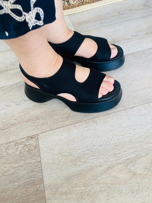 Продам сандалик оригиналь