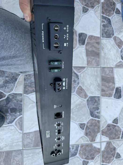 Rodek & Axton бас каса и усилвател