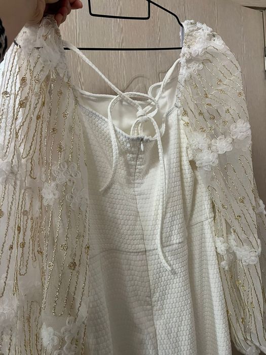 Бяла дамска рокля 30 лв