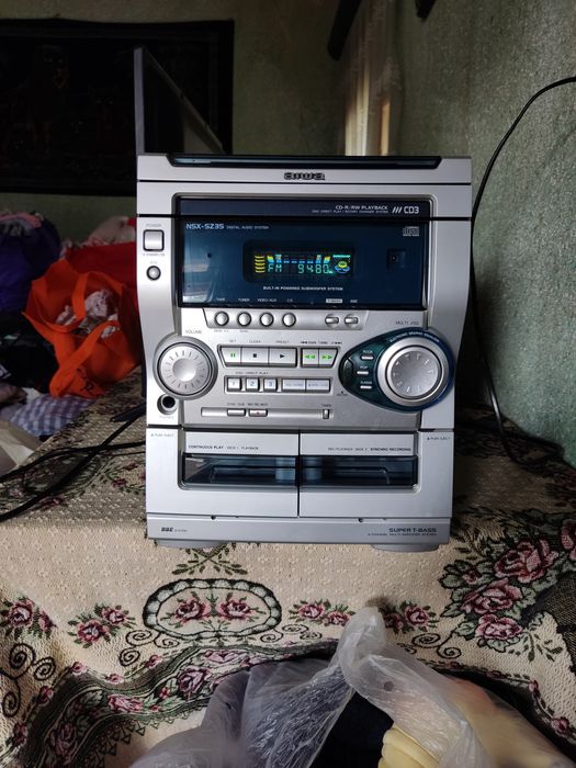 Combină aiwa biamplificată