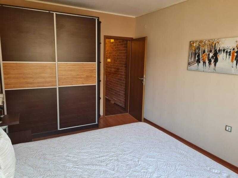 Дава се под наем Двустаен апартамент в Бургас, Лазур - 80 кв.м за 408 € - Снимка #2