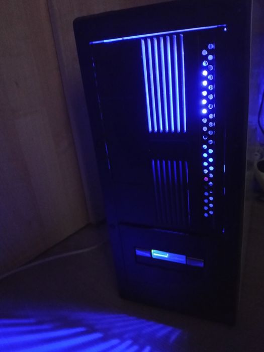 Отличный системный блок+ монитор в подарок