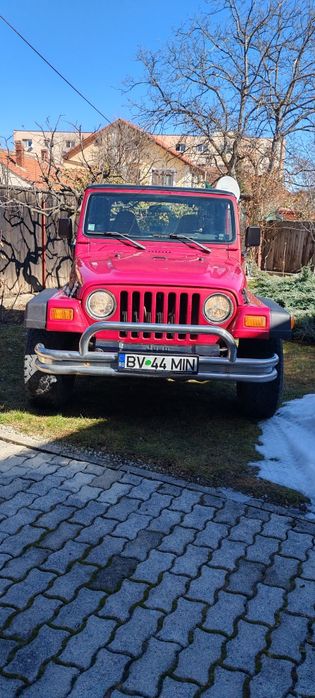Vând jeep wrangler