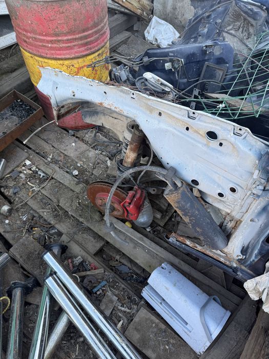 Продам бензобак на мерс 124