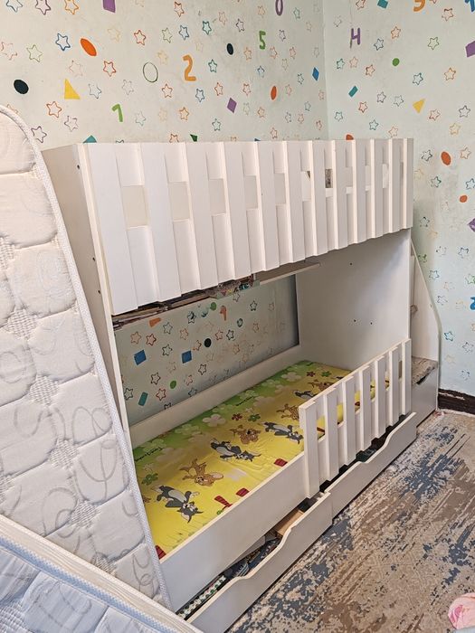 Двухъярусная кровать