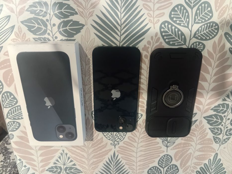 Продам IPhone 13