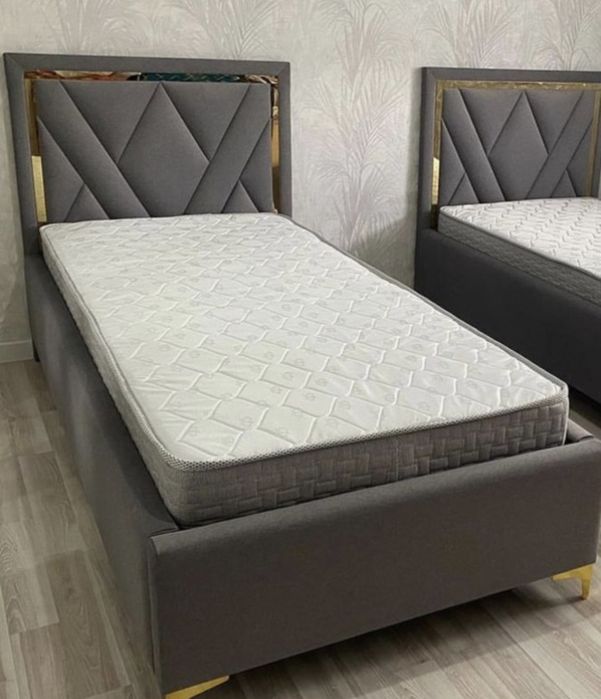 Кровать любого вида.