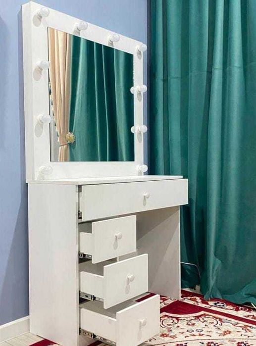 Стол косметический