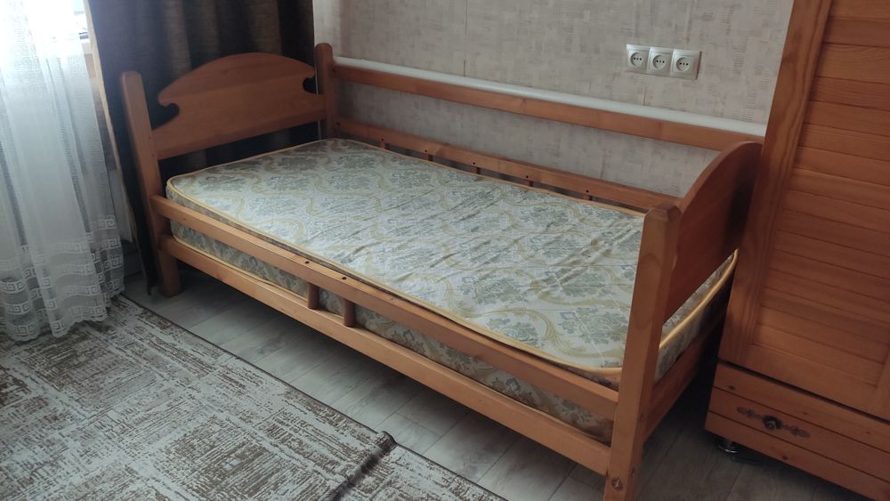 Деревянная детская кровать 170*80 с матрасом