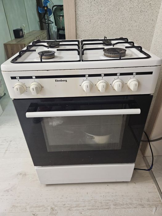 Продам кровать, газплиту.