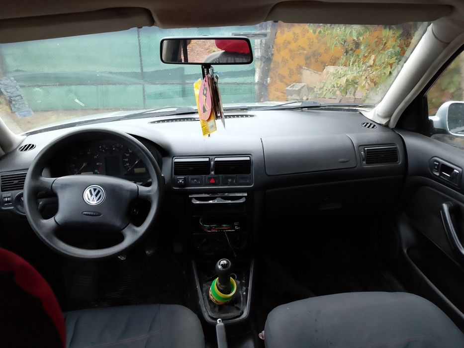 Продава се Volkswagen Golf 4 1.4 бензин