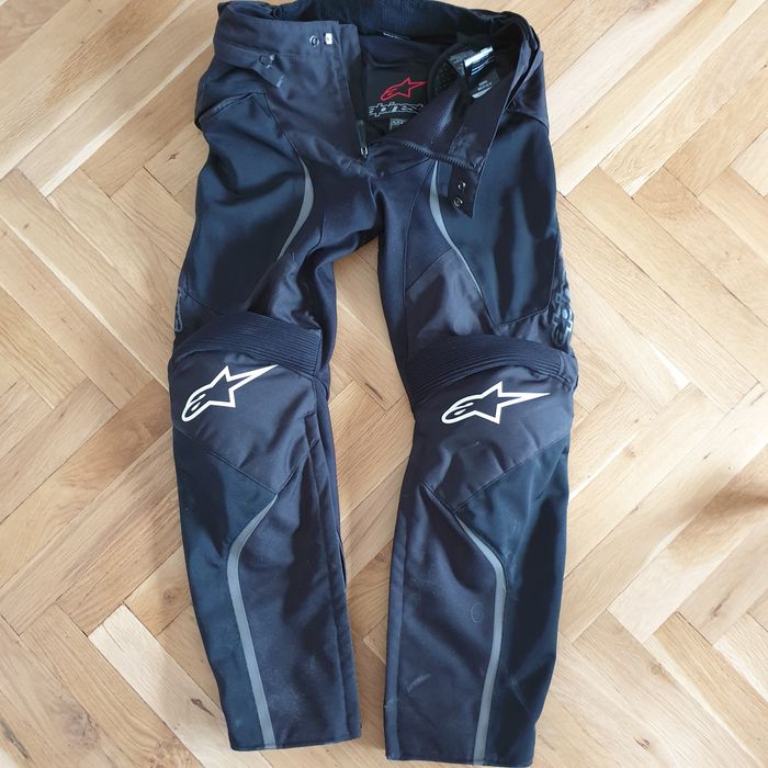 Екипировка за мотор: Каска AGV. Alpinestar:Ръкавици, Панталон,Обувки