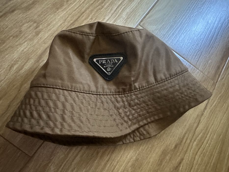 Шапка Prada Re-Nylon