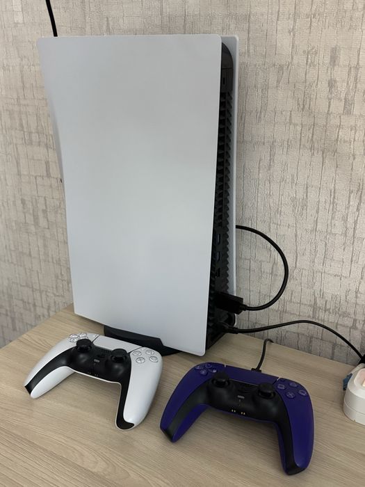Playstation 5 + 2 геймпада + ТОП игры