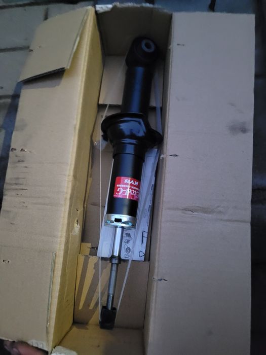 Продам амортизаторы задние