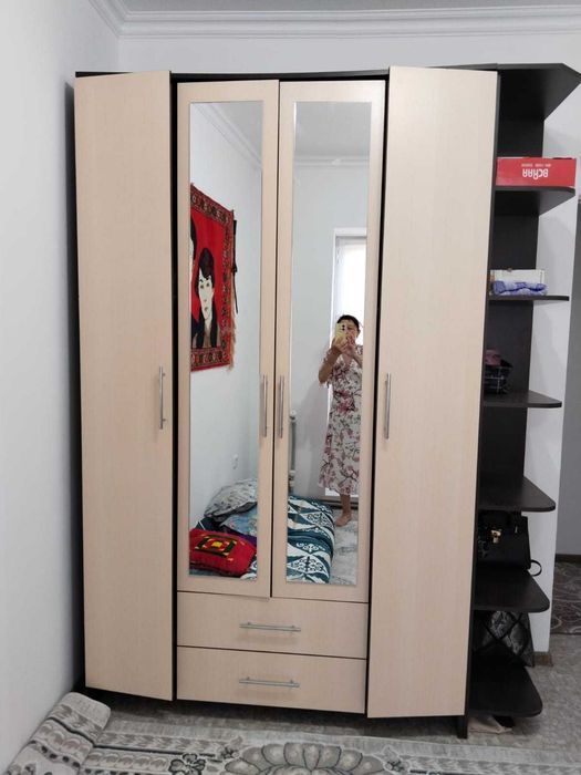 срочно продается шкаф