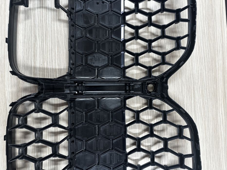 Оригинална маска за BMW G22/G23