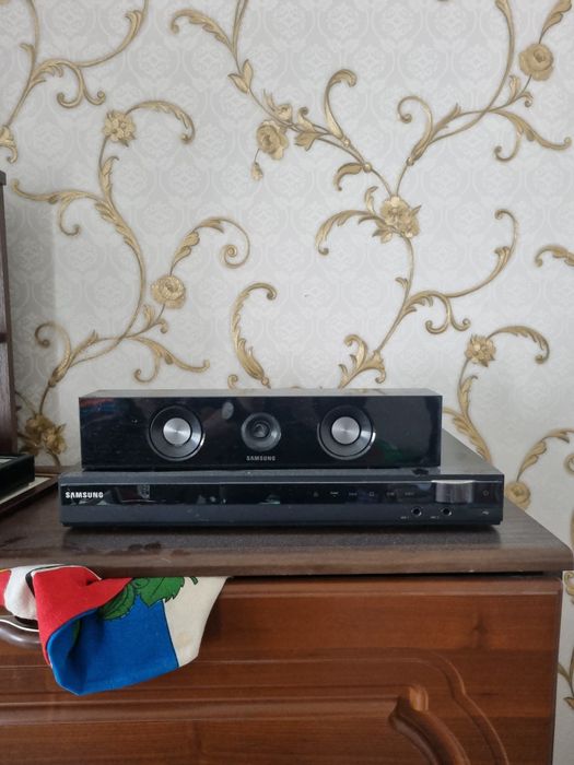 Продам музыкальный центр с колонками и саббуфером
