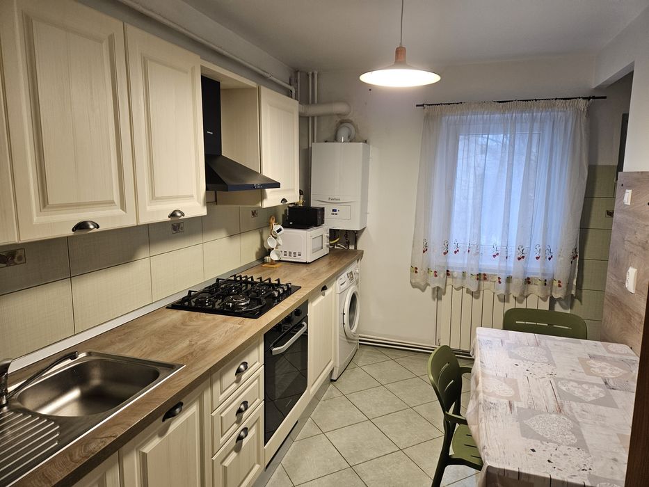 Inchiriez apartament 3 camere strada Spania