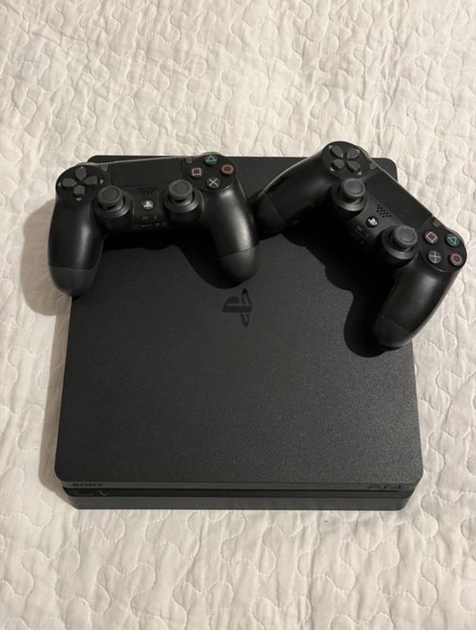 PlayStation 4 Slim + 2 controllere originale + EA FC 25 și FIFA 23