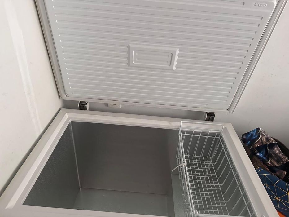 Срочно продам морозильную камеру