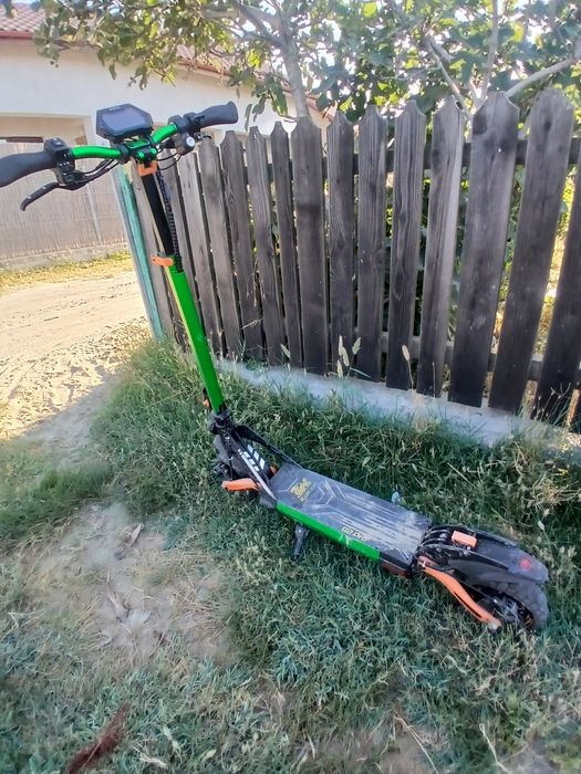 Vând kukrin g2 pro stare foarte bună