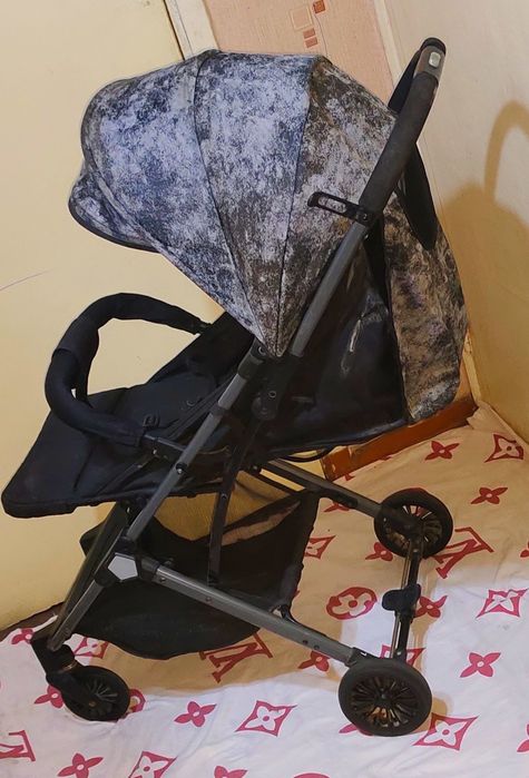 Лёгкая коляска чемодан