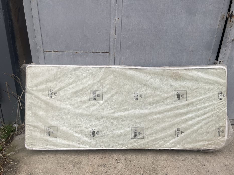 Детская кровать с матрасом