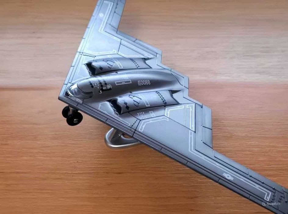 Macheta Avion B2 Spirit Bomber USA 1:200 27 cm