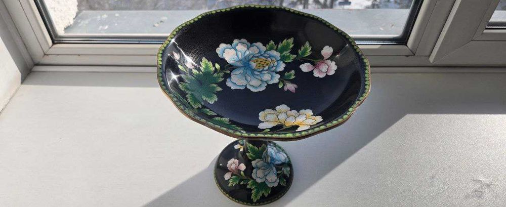 Китайская ваза и статуэтки