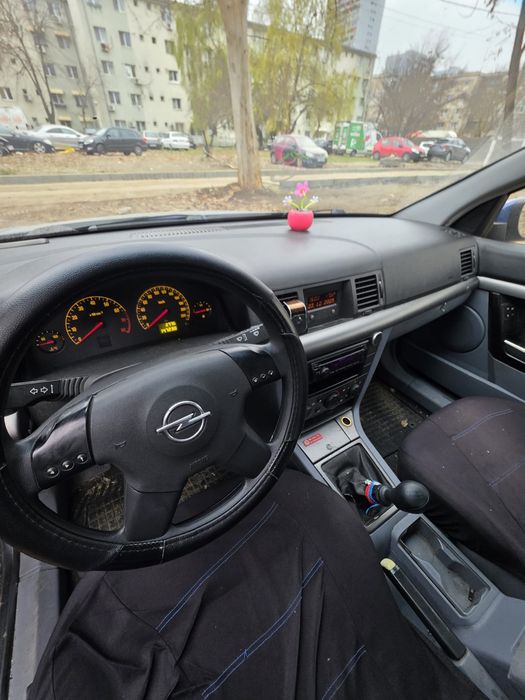 Mașină Opel Vectra