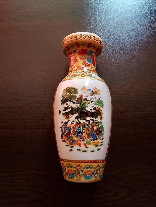 Порцеланова ваза