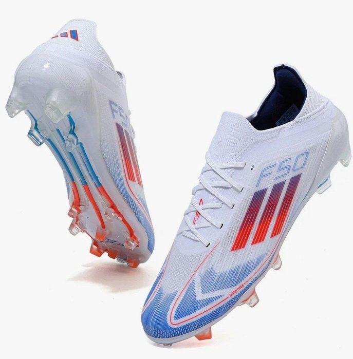 FUTBOL BUTSASI Razmer 44 . 43 kiyadiganlarga bemalol siqadi.Yangi