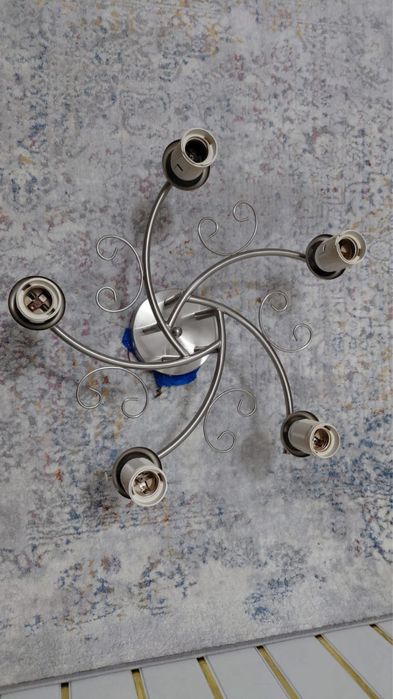 Продам люстру  б/у