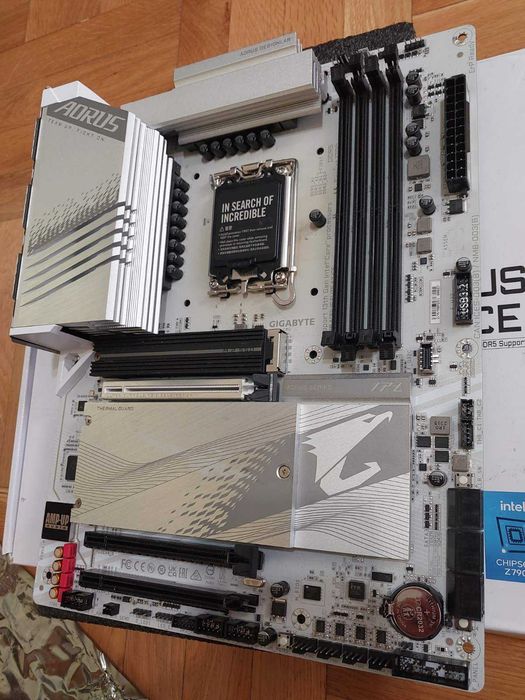 Intel Core i9 13900 + Gigabyte Z790 Aorus Elite AX ICE Wi-Fi DDR5