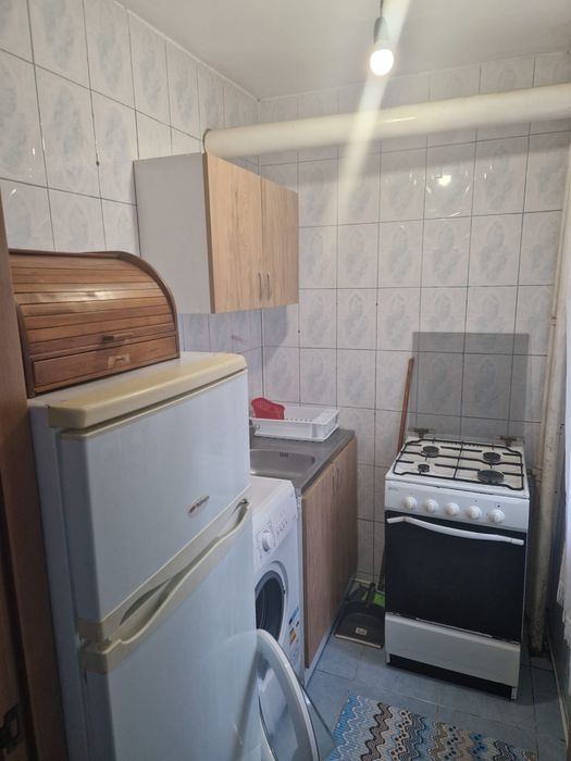 Proprietar,inchiriez apartament cu doua camere,erajul 1!