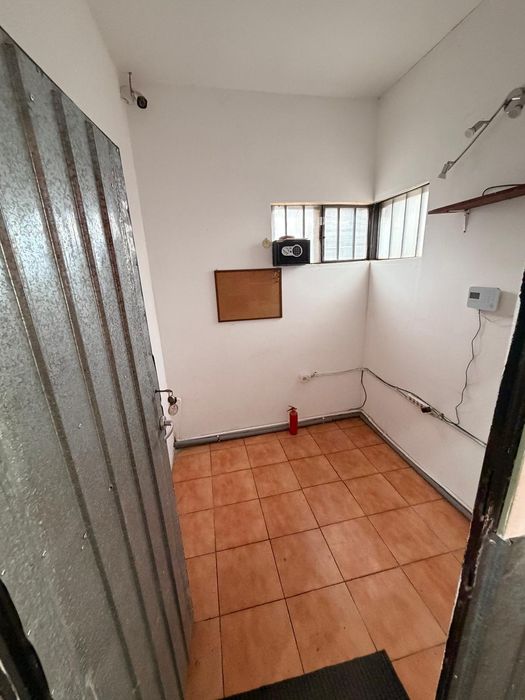 Inchiriez Hala Metalica