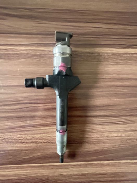 Vând injector Mazda 6 2.0 diesel