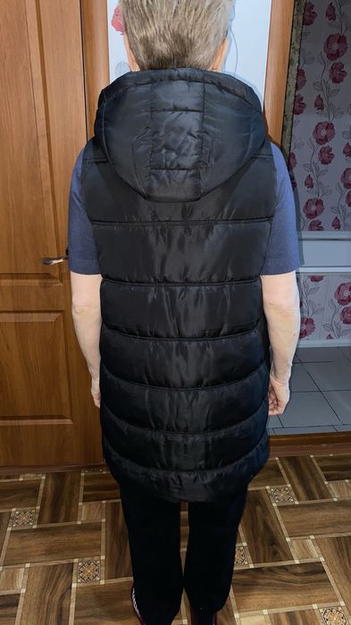 Продам жилетку новую