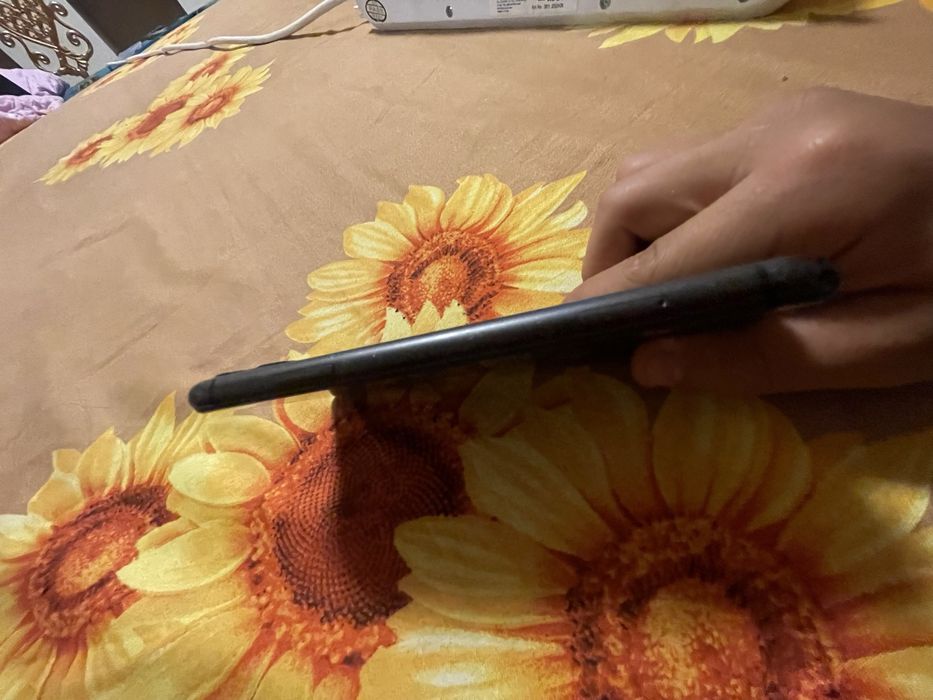 Vand iphone 11 spart pe exran cand doar la pose
